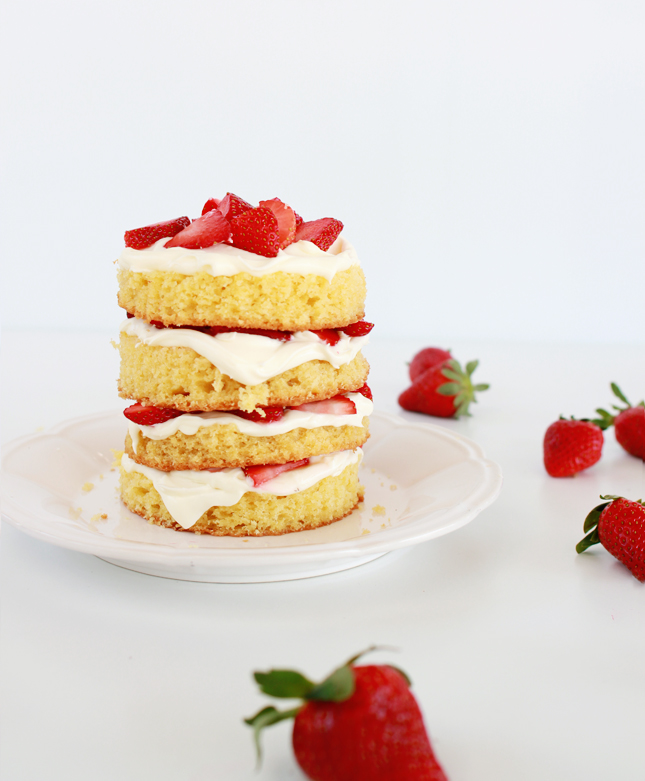 Strawberries and cream layer cake | www.highwallsblog.com