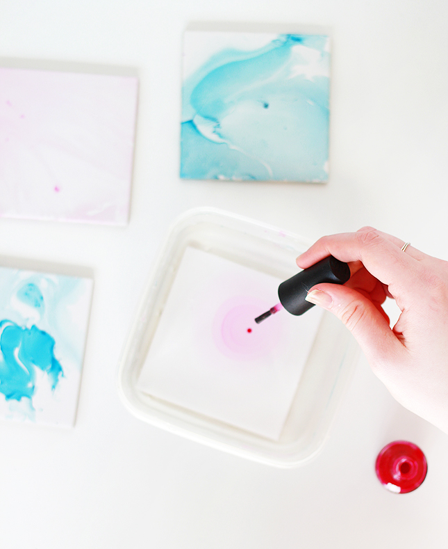 Make your own marbled watercolor coasters | highwallsblog.com