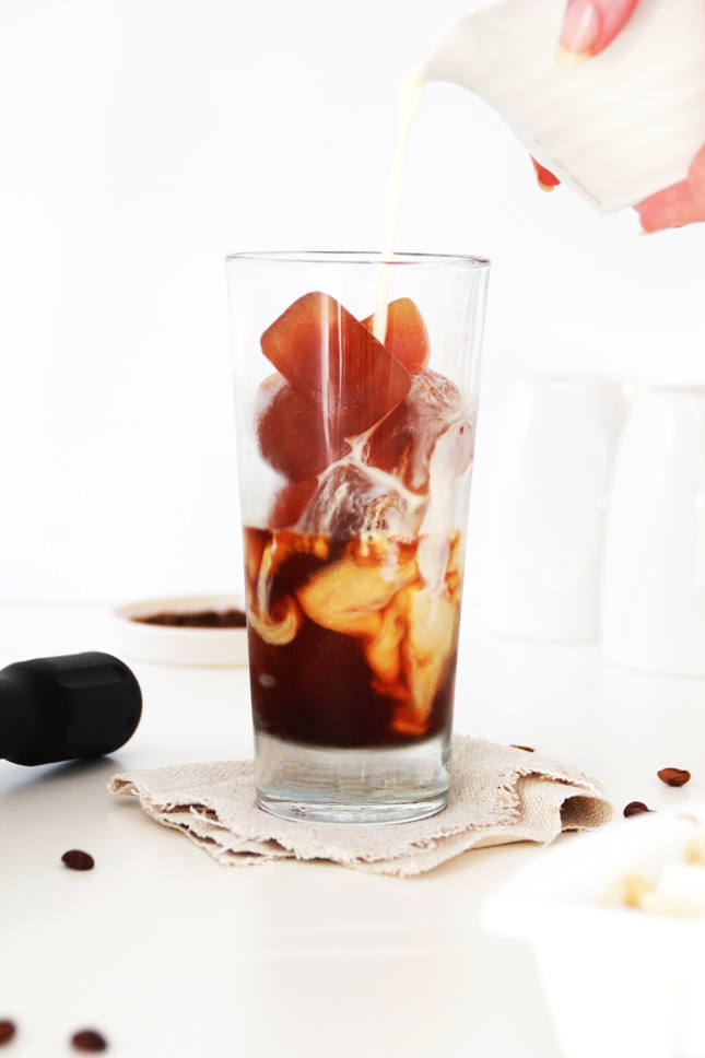 Wake up with this easy Iced Coffee Recipe | www.highwallsblog.com