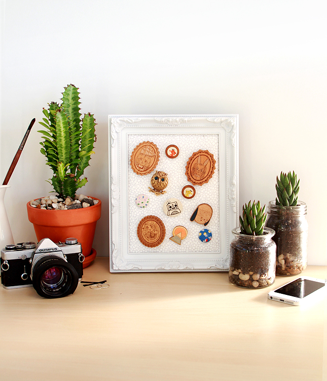 Got a collection of brooches hiding away in the bottom of your jewellery box? Why not display them with this easy DIY | www.highwallsblog.com 