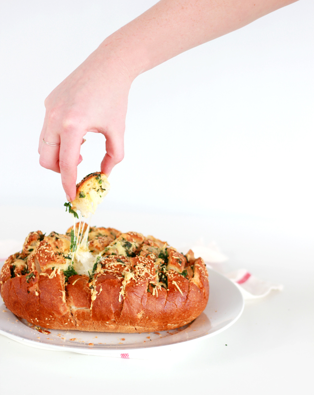 5 Minute Recipe: Herb & Cheese Pull Apart | high walls