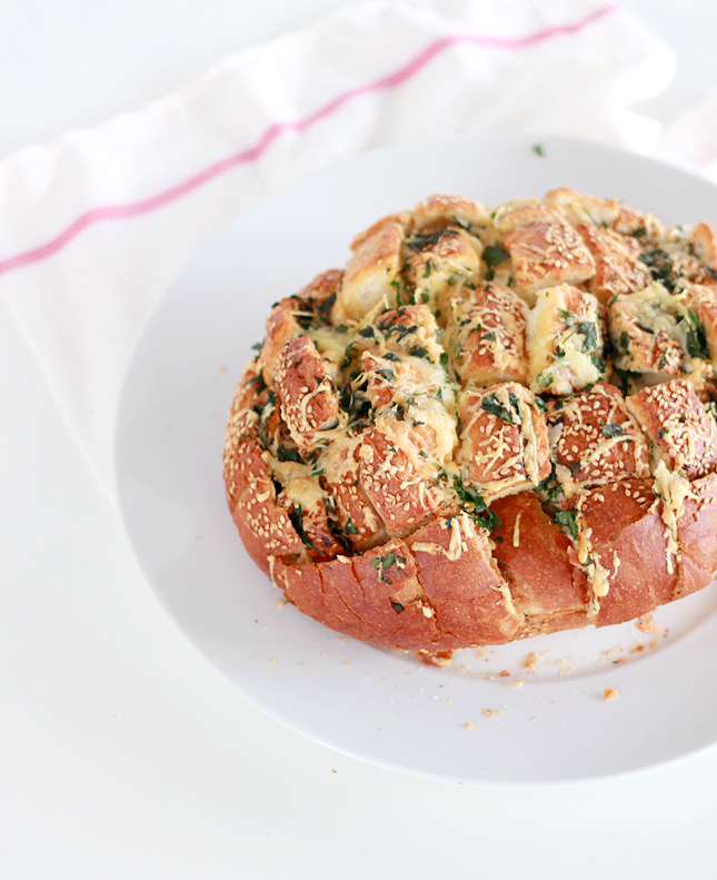 5 Minute Recipe: Herb & Cheese Pull Apart | high walls