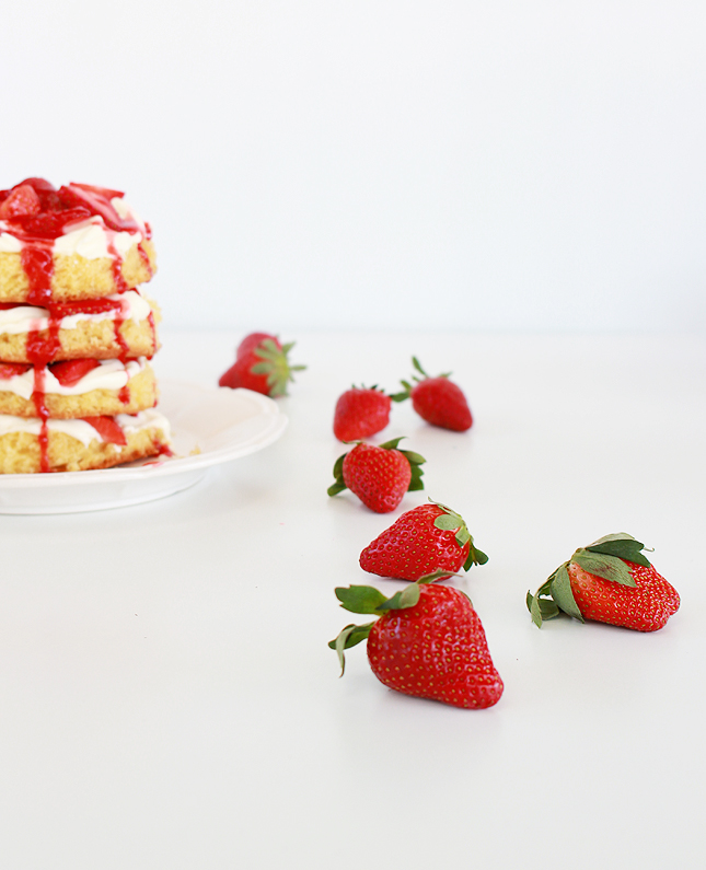 Strawberries and cream layer cake | www.highwallsblog.com